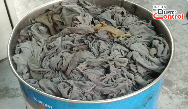 Esta microfibra está hecha con una técnica llamada en inglés “nonwoven” o no tejido en español. Puede usarla en seco pero es recomendable usarla húmeda. Es la microfibra más eficiente que existe. microfibra no tejida